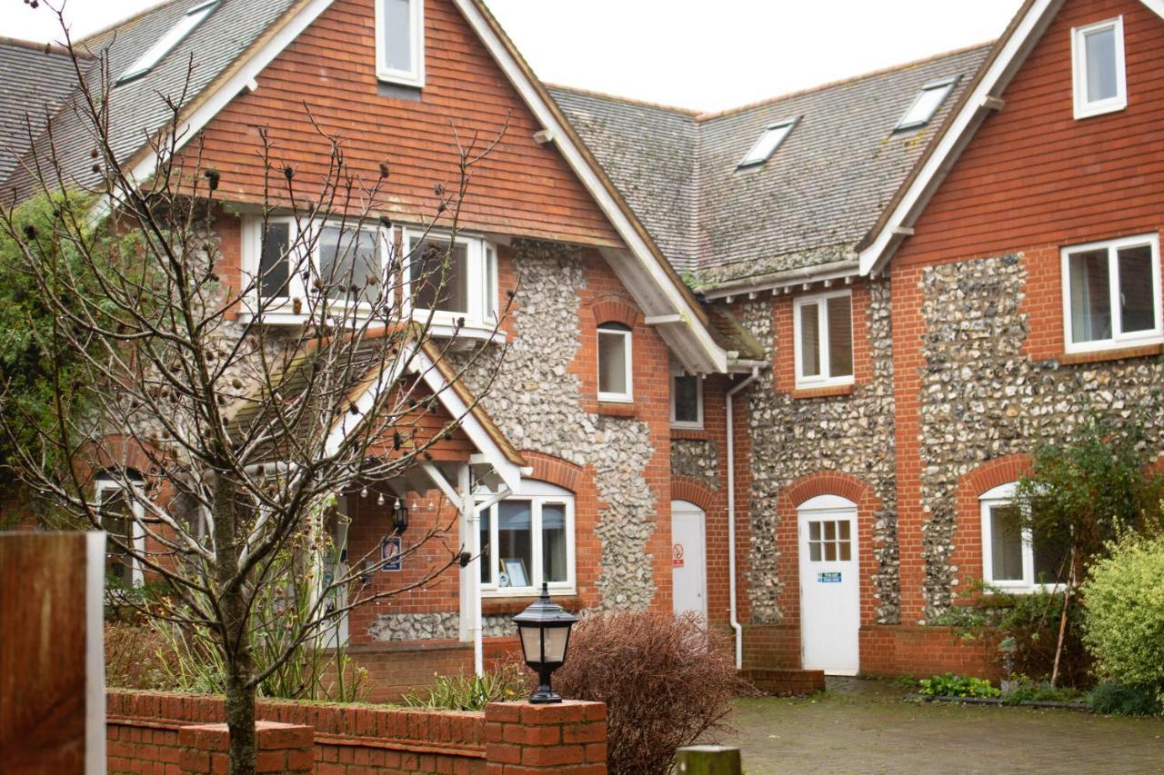 Stonehenge Hostel - Yha Affliated Cholderton Buitenkant foto